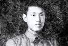 1929年,地下党员丁惟尊叛变,还要带着敌人去火车站抓人,他的妻子知道后,连忙说:“我要回娘家,让我和你一起去火车站吧!”青岛街头照样热闹,人群喧哗,地底却翻涌暗流。一个女人搭丈夫的车去火车站,嘴上说回娘家,心里却要把一条线从刀口上救出来,这趟同行,改变了几个人的命。丁惟尊,地下党...