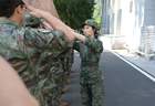 上等兵退役后重返军营，安徽女兵吴诗雅被授予中士军衔