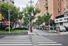 路口绿化带挤占人行道，如何还路于民？