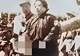 1952年青岛头牌名妓被万人公审枪决,行刑前她紧紧提着裤子不松手