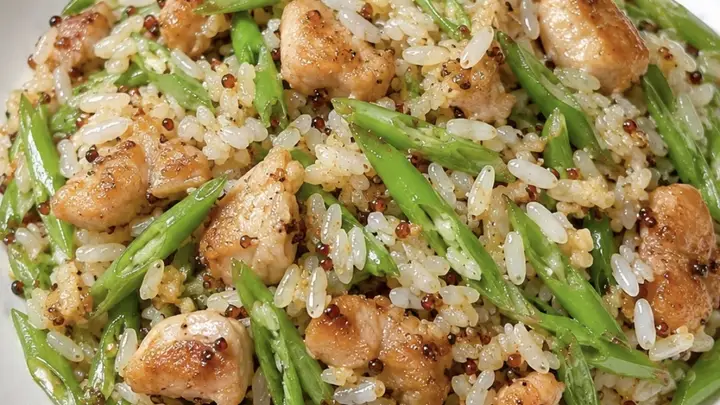 四季豆鸡丁藜麦饭:一锅炒出的健康美味
