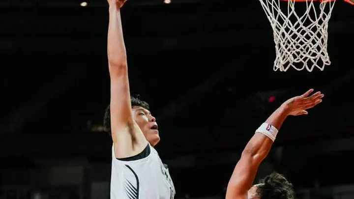 NBA夏季联赛-开拓者击败森林狼 杨瀚森隔扣对手