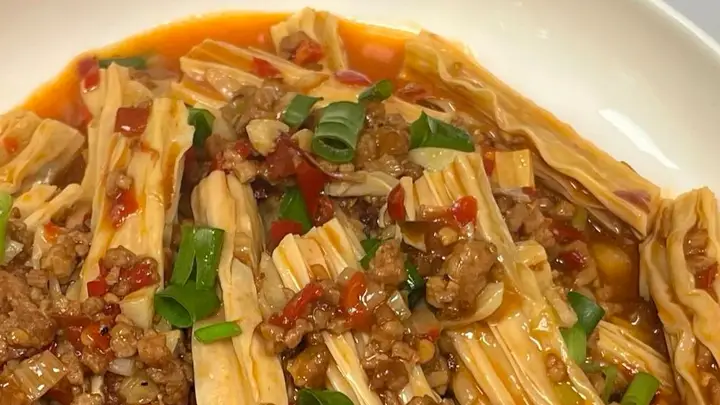 家常肉沫腐竹:吸汁爆香软糯,三碗米饭不够吃
