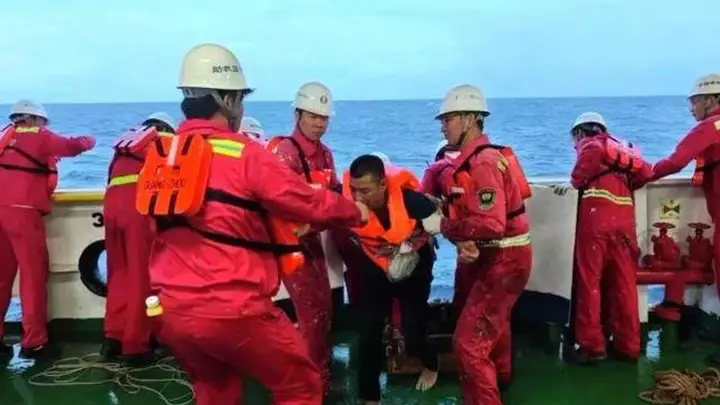 解放军在南海组织海空力量例行巡航 严正回应美菲域外联合挑衅 坚定维护地区和平