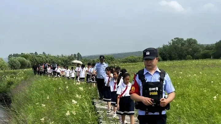 护航四季平安游:景区有多远,警务就有多远
