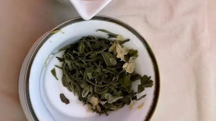洞天福地出佳茗,盛夏玻璃杯慢赏金坛雀舌
