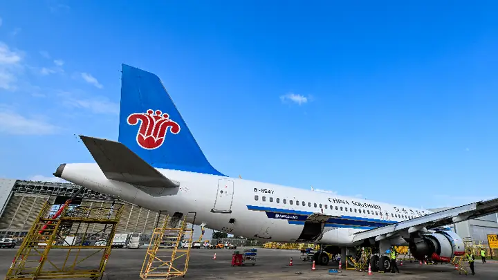 航油成本激增挤压盈利空间,国有三大航司上半年或合亏90亿