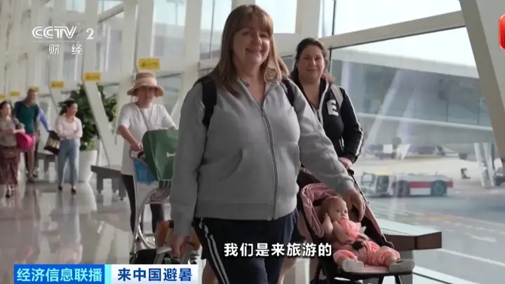 老外为何扎堆来中国“避暑”?