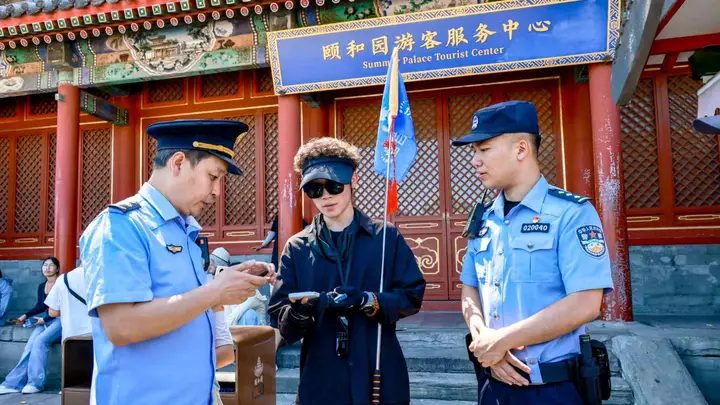 海淀警方“一园一策”护航暑期游:警力跟着人流走警务随着需求走