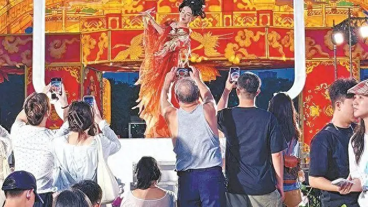 国风花灯越夜越美,园博苑焕新迎客
