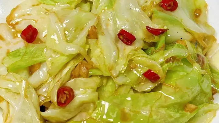 一盘手撕包菜的含金量:脆爽够味不出汤的炒制关键在这里
