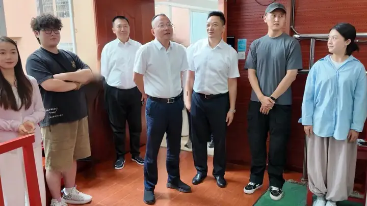 省文化和旅游厅主要领导到省京剧院调研