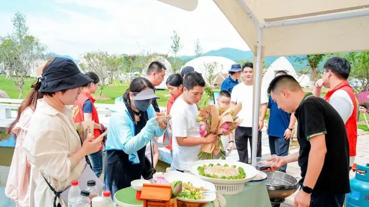 8月1日福建武夷山五夫镇第十四届“荷花季”启幕 农文旅活动焕新古镇业态