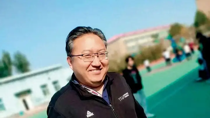 “打架、早恋、满嘴脏话,未来会是怎样的呢?”