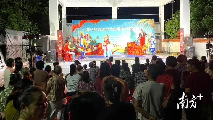 连州镇把祁剧戏台搭到村口,村民连夸“过瘾”
