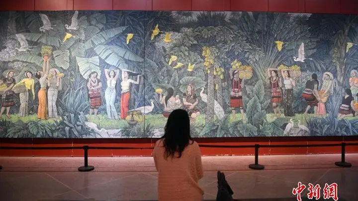 昆明美术双年展开展 253件作品“讲述”中老铁路