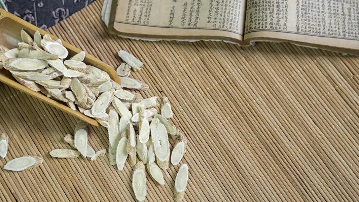 黄芪泡水有讲究!搭配这3样,各有不同,别再乱喝了