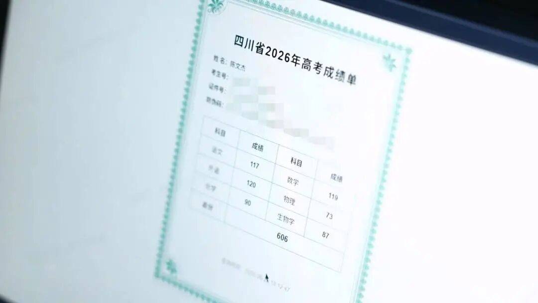 四川凉山脑瘫男孩高考606分，奶奶陪读10多年：刚开始读书时，拿着孙儿的手“扭”了3天，才画出第一笔