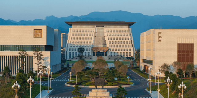 曹德旺投100亿“建大学”后，算起校区“盈亏账”？