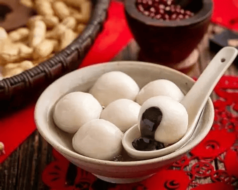 手搓汤圆揉出圆满与温柔