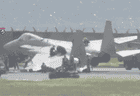 东海上空对峙，中方无人机成功碾压！日本F-15J战斗机转180度迫降