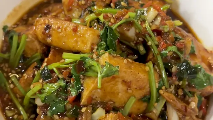 浇汁豆腐:外酥里嫩的家常美味,一口咬下满是温柔与满足