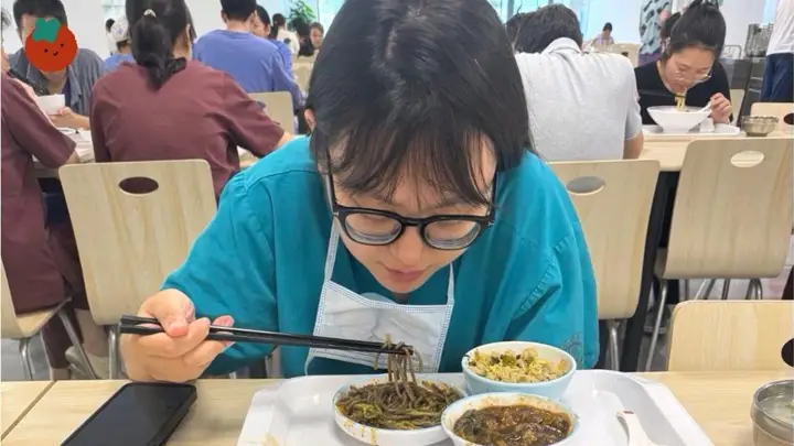 “女儿考上985,快把我们折磨疯了”,家长崩溃:早知就让她辍学养老