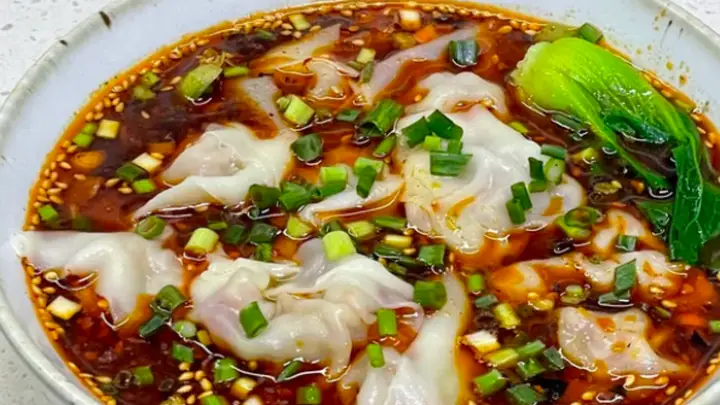 浓麻鲜辣汤汁醇厚,一碗抄手吃透地道渝式风味