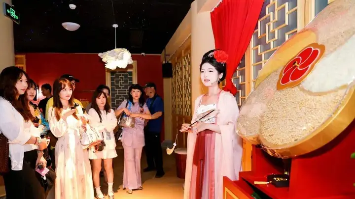 感知山东:一馆展艺韵 一车览泉城 沉浸式体验艺术泉水文旅盛宴