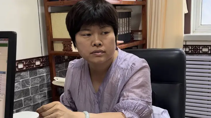 :周荣素家的腌黄瓜,脆爽入味秘诀:不用刀切用拍
