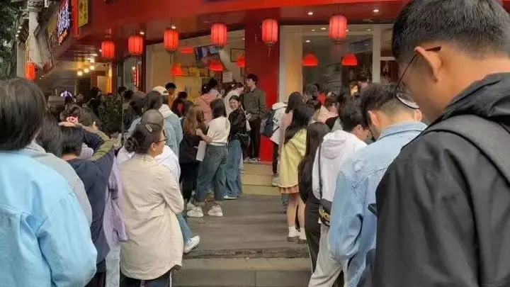 2. 乐山本地人爱吃的甜皮鸭是哪家?