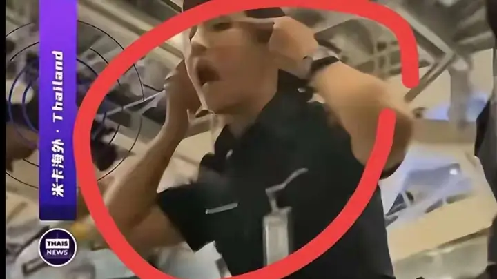 拿着有效机票，过了安检，甚至都走上廊桥了，结果被赶下来