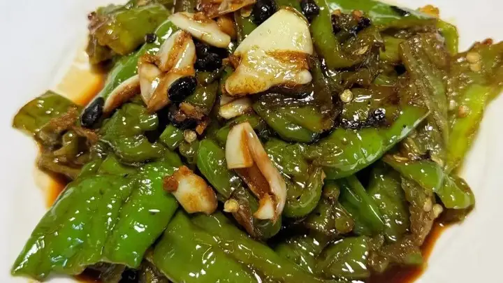 豆豉焖青椒:一口入魂的家常下饭神器,做法简单到惊艳