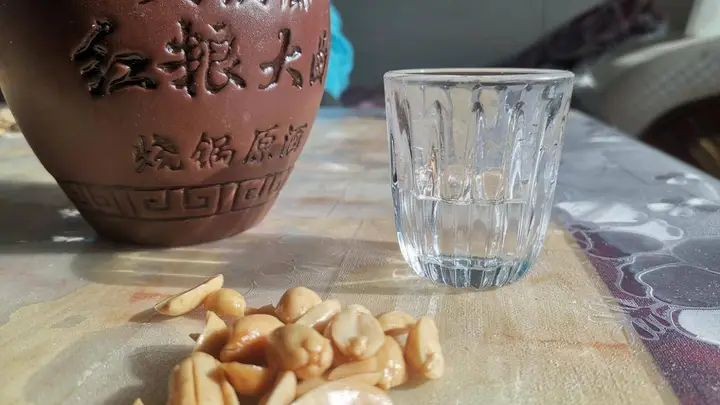 高度白酒有不是高粱的吗?