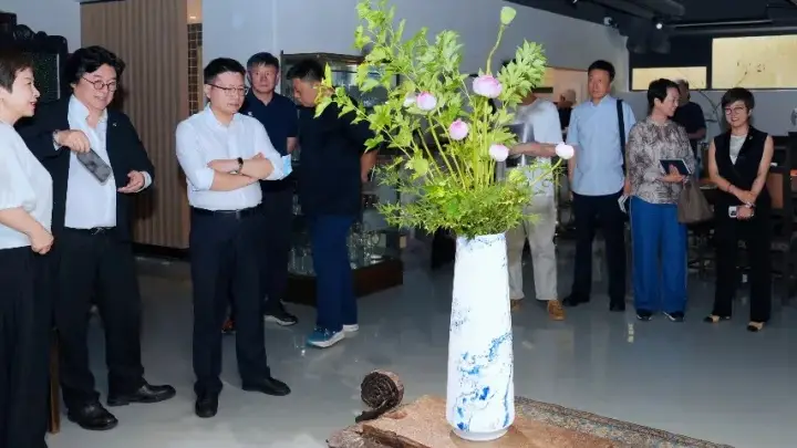 在上海典传艺术空间遇见“石墨青”