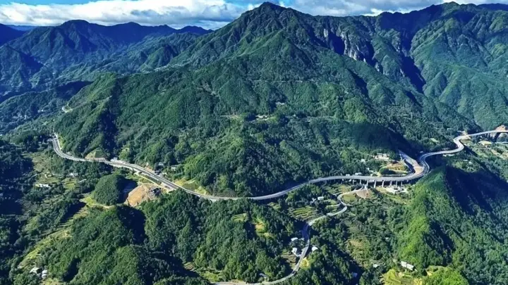 米仓大道贯通,一键解锁巴中“千里江山图”