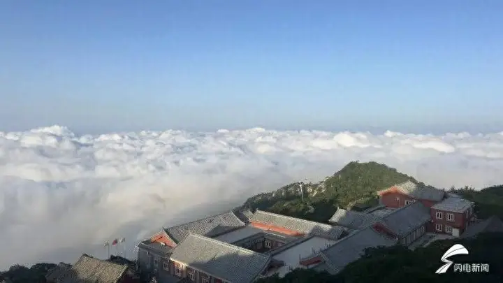 岱顶赴云海 泰山把人间仙境铺在眼前