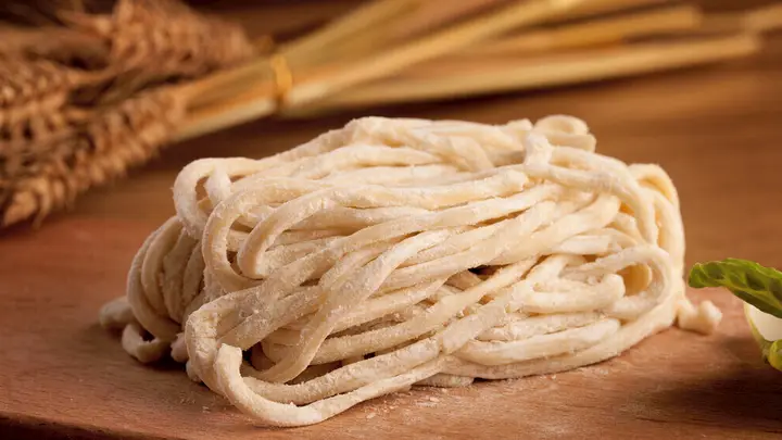 传承千年食面传统 科学享用时令新麦的面条选购与储存指南