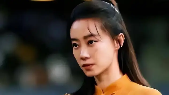 《功夫女足》刚冲破20亿,周星驰便公开承诺,对张小斐称呼也变了