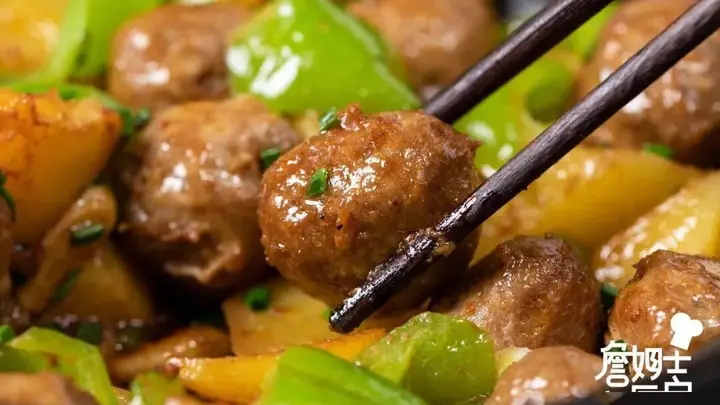 这菜简单好吃又丰盛!主食肉菜一锅端,下班就做它!