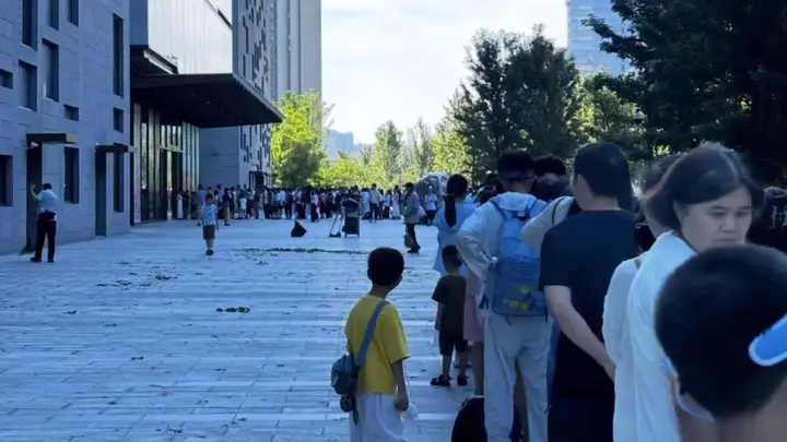 排队4小时只为2分钟！今天，杭州这里爆满了！最新提醒：建议错峰出行