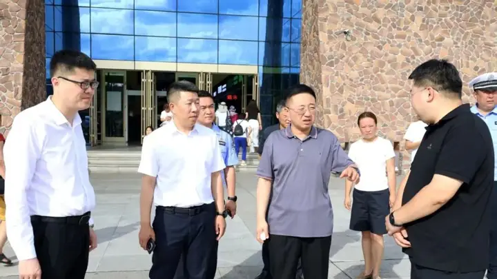8月4日汤旺河林海奇石景区调研启幕 梁巍部署暑期大客流应对及文旅服务提升工作