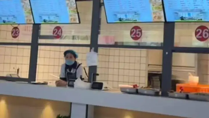 “考上哪所学校,爸爸就去哪做饭!”徐州女孩求学南通,父母携奶奶承包校园食堂档口