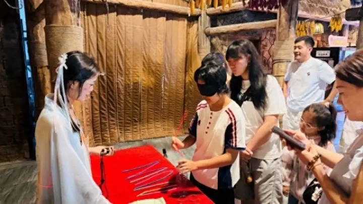 暑期沉浸式旅游热潮调查:从“看风景”到“入场景”,遍地NPC避免陷入“同质化假面”