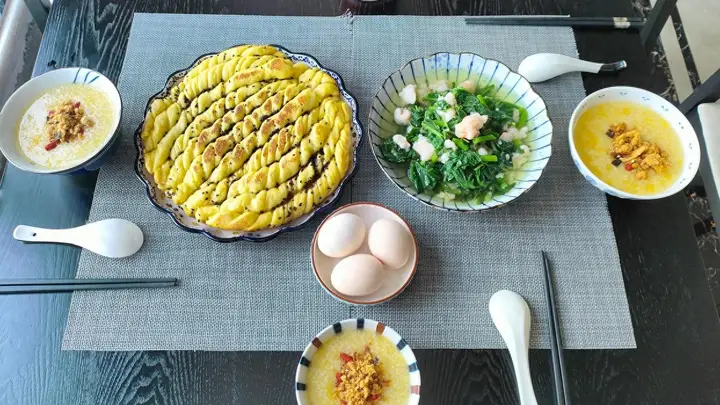 省事,早餐就几样,儿子却直夸:太香了!光盘!