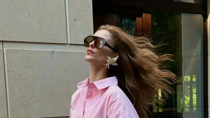 入秋一定要拥有的衣服:衬衫裙,气质又松弛