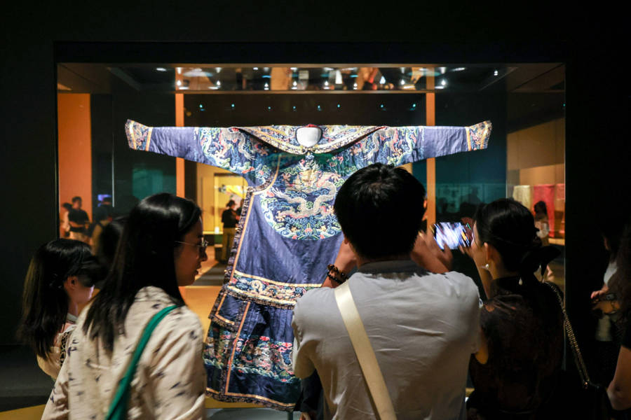 又一博物馆顶流IP抵沪：故宫织绣珍品现中式高定风华