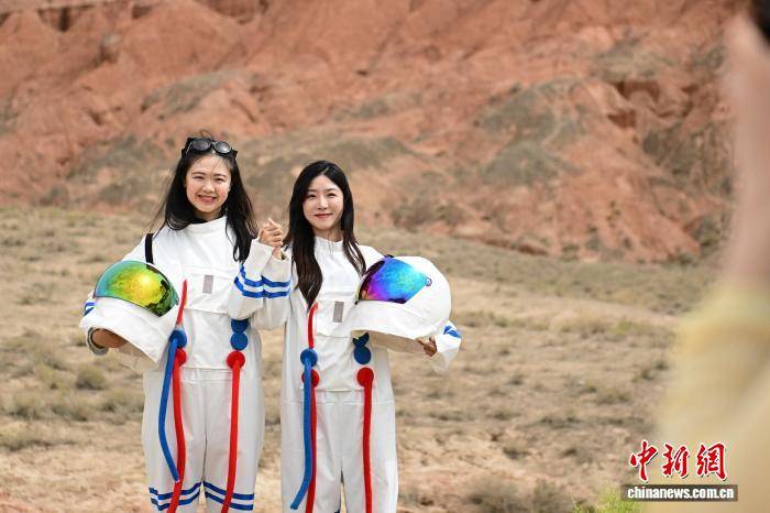 外星谷地质公园“星际漫游”引游客感受“异星地表”