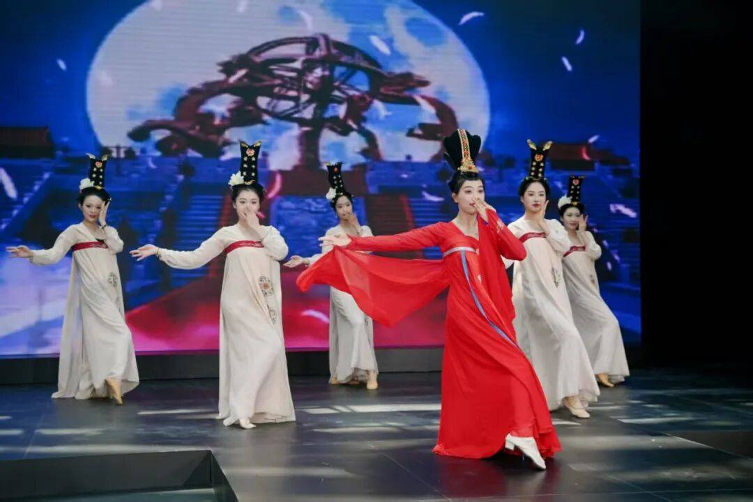跨界合作 | 当千年遗址化身时尚T台