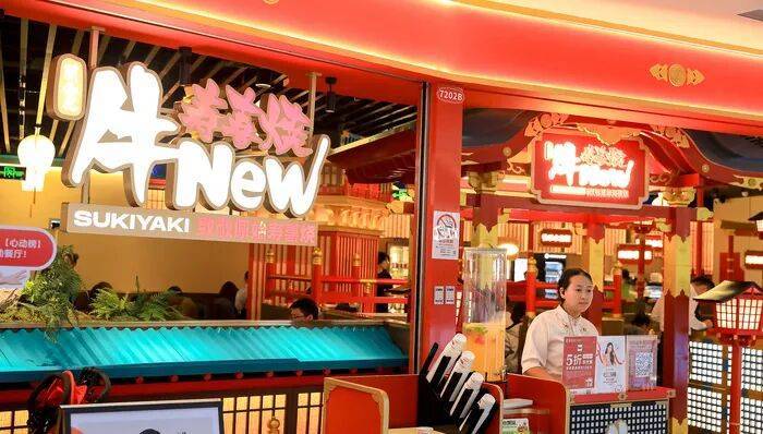 进店存包防止饮料外带，杭州多家牛New寿喜烧店新规惹争议